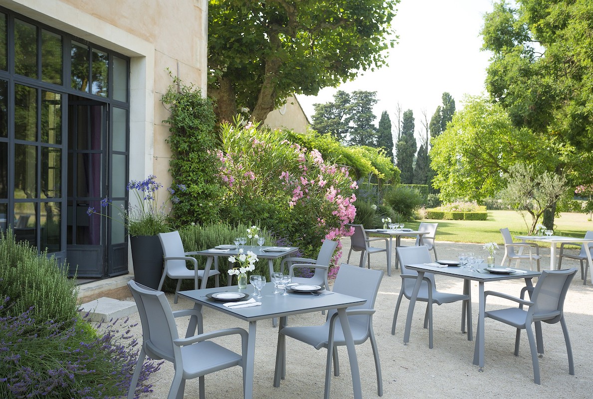 Fauteuil SUNSET Grosfillex gris platinium terrasse