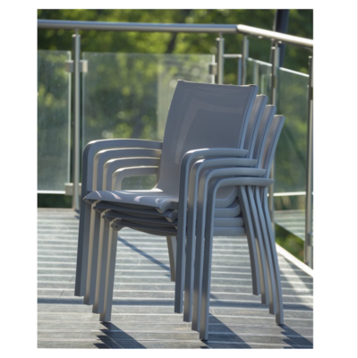 Fauteuil SUNSET Grosfillex gris platinium empilés