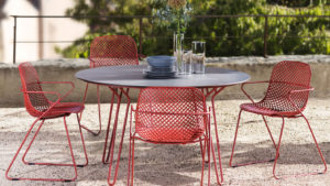 Table & chaises RAMATUELLE 73 Grosfillex ∅130cm Rouge / plateau Nerro