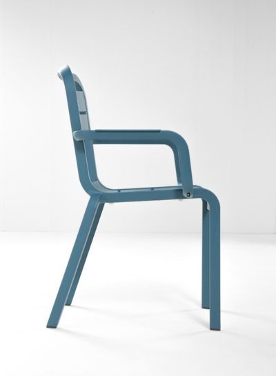 Fauteuil CANNES Grosfillex Bleu minéral design profil