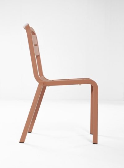Chaise CANNES Grosfillex Terracotta design ergonomie