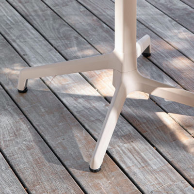 Pieds de table encastrables CANNES Grosfillex Havane