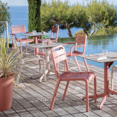 Table CANNES Grosfillex ∅69cm Terracotta / Walnut terrasse